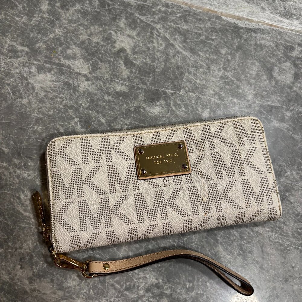 Used Michael Kors Wallet/Wristlet